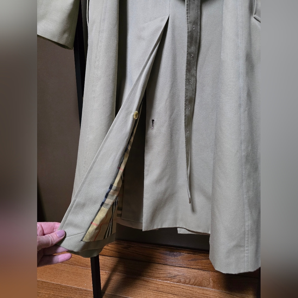 Vintage Burberry Classic Beige Trench Coat, With Removable Wool Liner - Picture 7 of 16
